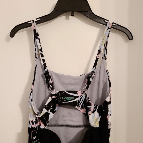 One Piece Swimsuit SPEEDO NWT - Picture 3 of 8